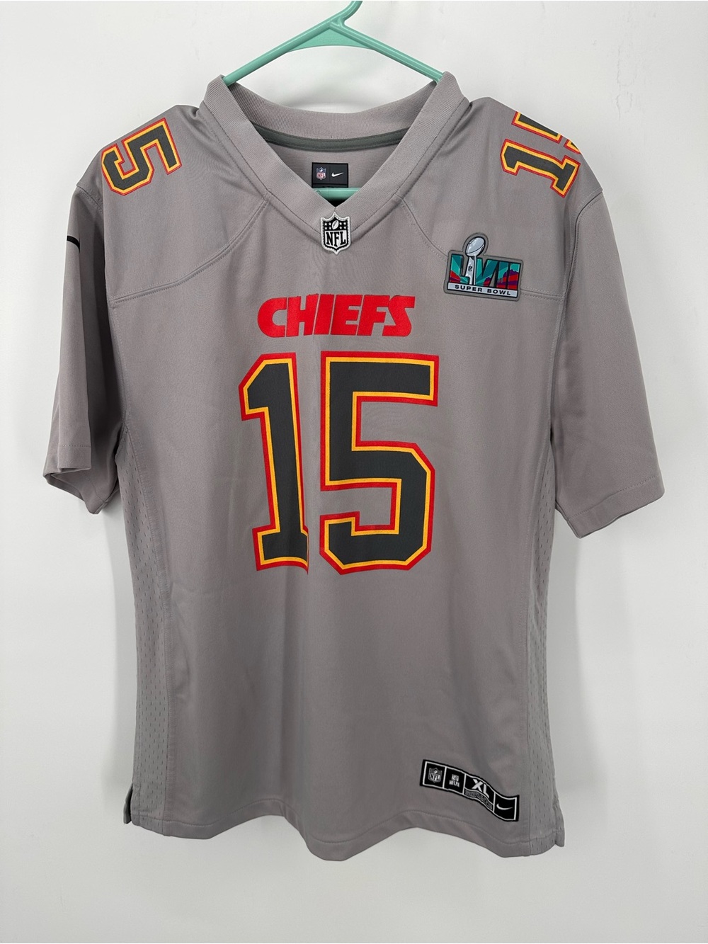 Nike Patrick Mahomes Gray Kansas City Chiefs Super Bowl LVII Patch Jersey Sz XL
